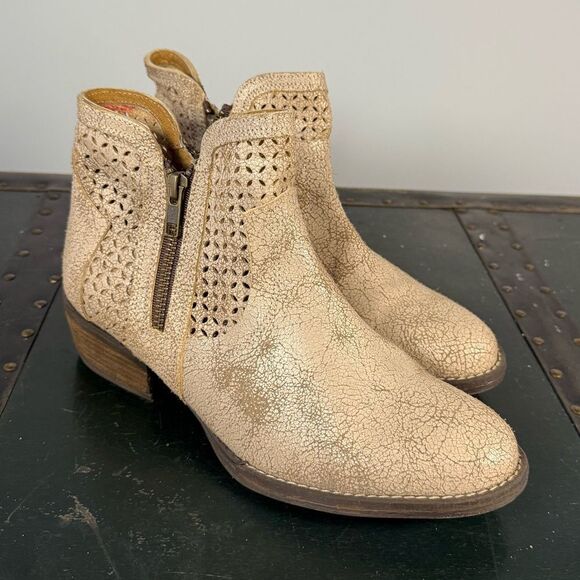 Corkys Girl Women's Cream Leather Distressed Side Zip Bovina Ankle Booties Sz 8 - Picture 1 of 3